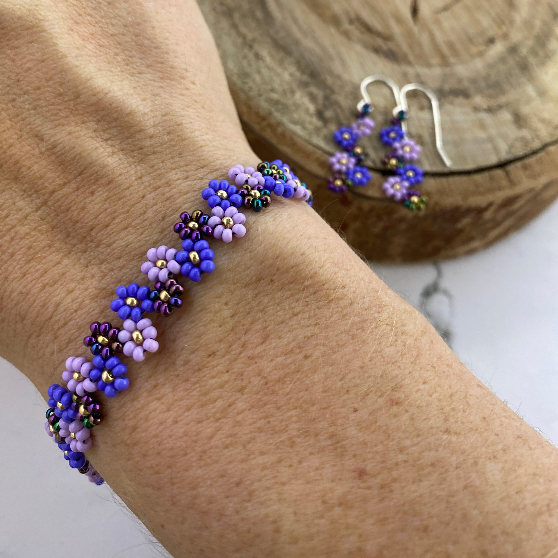 seed bead flower bracelet Purple Daisy Beaded Earrings & Bracelet Set – Designs by Leisha