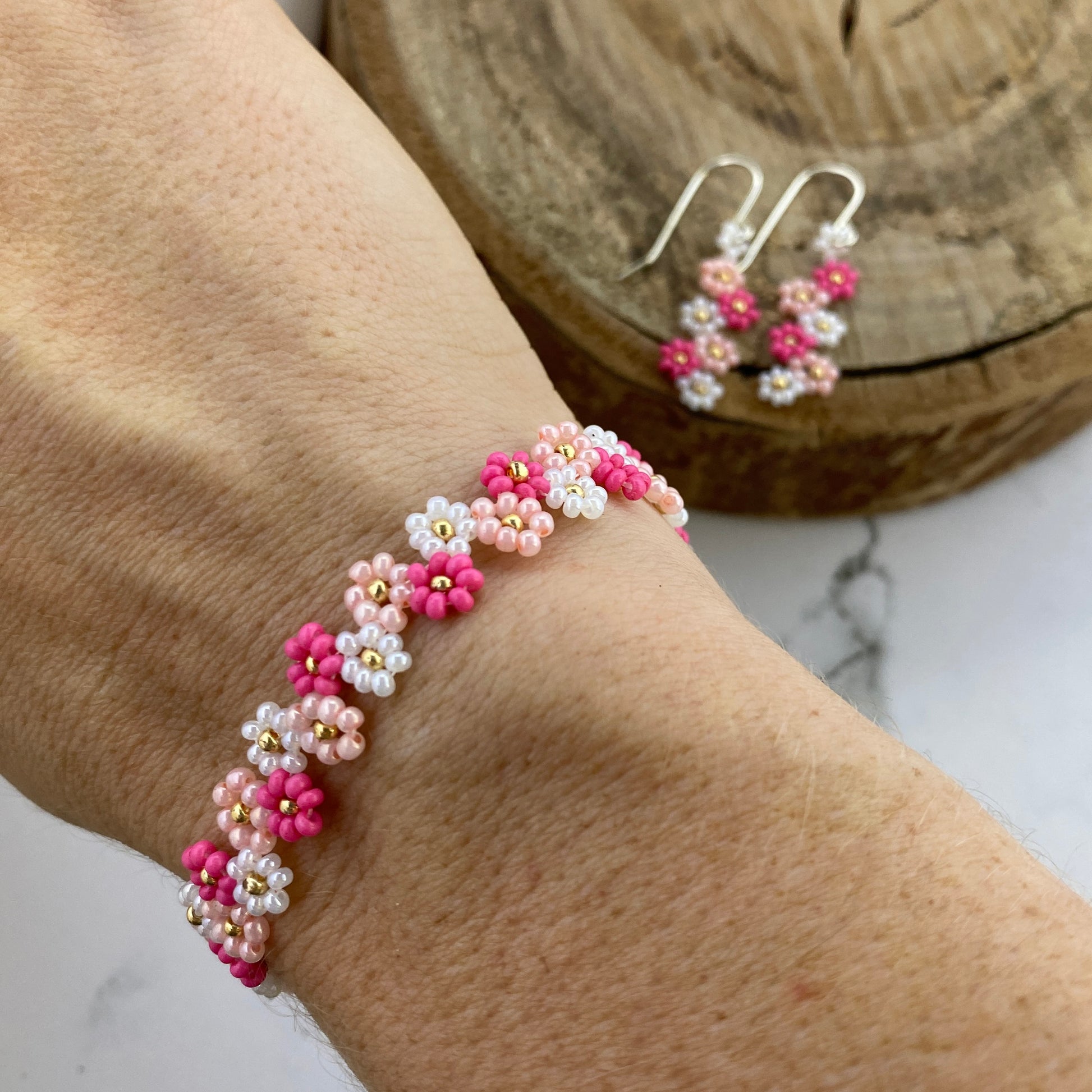 Pink Daisy Beaded Earrings Bracelet Set – Designs by Leisha